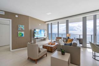 Gorgeous Oceanfront Three Bedroom Pools and Gym - 7