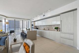 Gorgeous Oceanfront Three Bedroom Pools and Gym - 3