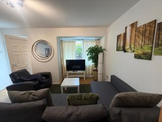 MySA- 2BR House Near City Centre and Cardiff Bay with 2 Parking Spaces and Large Garden - 3