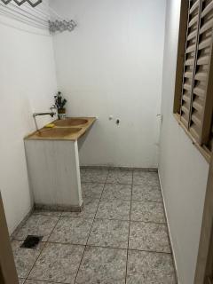 Casa completa 2 quartos, 2 camas 1 banheiro e cozinha completa - 1
