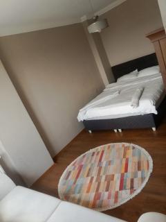 the cheapest room closest to the airport - 5