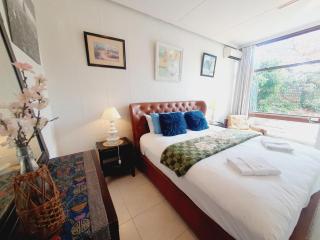 Classic 2BR Guest Suite Near Lake with Garden Oasis - 3