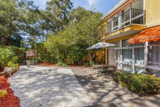 Classic 2BR Guest Suite Near Lake with Garden Oasis - 9