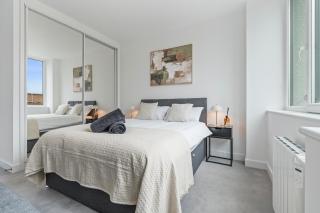 Modern Heathrow Apartment Sleeps 6 - 3