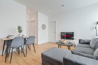 Modern Heathrow Apartment Sleeps 6 - 4