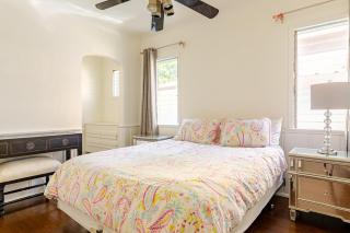 Melrose Ave 2 bedroom home with sunny front yard - 7