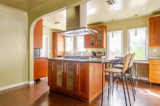 Melrose Ave 2 bedroom home with sunny front yard - 6