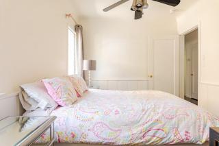 Melrose Ave 2 bedroom home with sunny front yard - 5