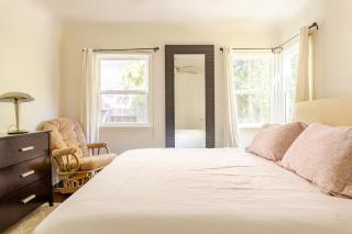 Melrose Ave 2 bedroom home with sunny front yard - 2