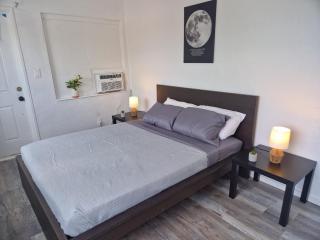 Sunny Days Motel - 1 and 2 Room Suite-Apartment - St Petersburg - Newly Renovated - 4