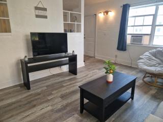 Sunny Days Motel - 1 and 2 Room Suite-Apartment - St Petersburg - Newly Renovated - 6