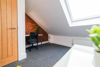 Newly Refurbished 7BR Cardiff Home Sleeps 14 - 1
