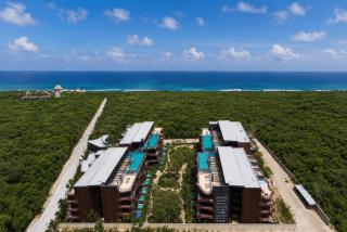 "Tropical Vibe" - Jet Tub - Filtered Water - 3 Free Beach Clubs - 7