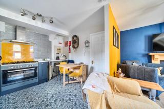 Newly Refurbished 2nd Floor Apartment Lil Nauti - 5