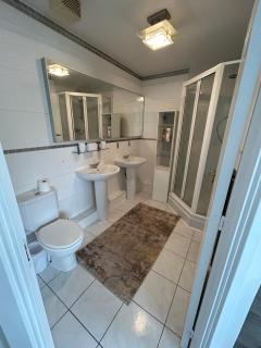 Family Friendly - Sleeps12 - Free Parking - Garden - 7