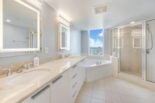 Big 33rd Floor Oceanview STR03353 - 1