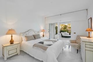 Luxury Beachfront Apt with Private Garden & Pool - 4
