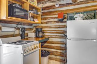 'Cedar Falls Cabin 1' Near Arbuckle Mtn Trails - 2