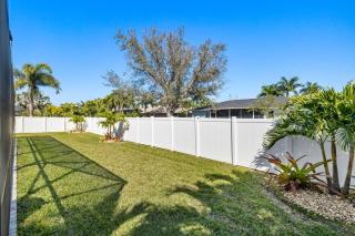 Relax and Unwind in This Beautiful 3BR Plus Den Pool Home - 5