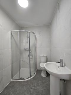Luxury 2-Bed Flat Near Cambridge Station - 4