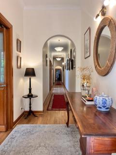 Charming Character Cottage Quiet Retreat near CBD - 1
