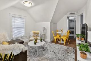 Renovated Dog Friendly 4 bedrooms Sleeps 9 - 0