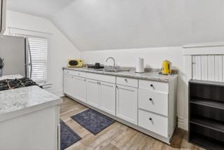 Renovated Dog Friendly 4 bedrooms Sleeps 9 - 8