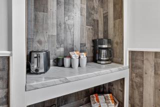 Renovated Dog Friendly 4 bedrooms Sleeps 9 - 5