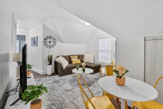 Renovated Dog Friendly 4 bedrooms Sleeps 9 - 2