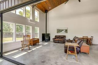 Riverfront Retreat w/ Porch & Views in Des Arc! - 5