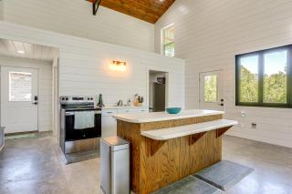 Riverfront Retreat w/ Porch & Views in Des Arc! - 1