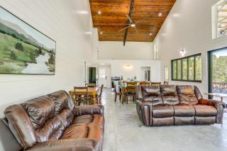 Riverfront Retreat w/ Porch & Views in Des Arc! - 2