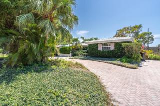Privacy Mid Century 2mi to #1 Beach Heated Pool - 6