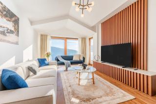 Elegant Seafront Apartment, Top Floor Oasis - 7