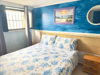 6 Ensuite Rooms, 100m from the Beach - 1