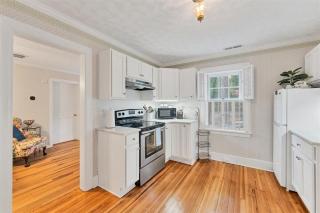 The Cottage at Knollwood Manor - 6