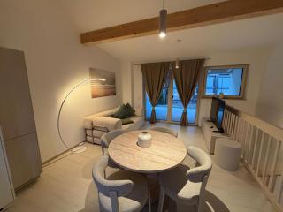Donau Living Chic Apartment with River Flair - 9