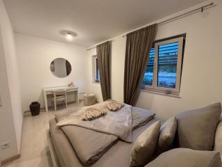 Donau Living Chic Apartment with River Flair - 4