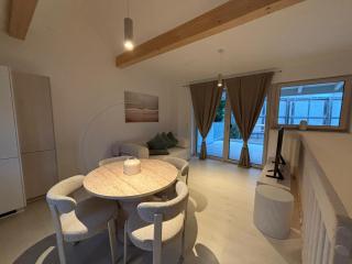 Donau Living Chic Apartment with River Flair - 5
