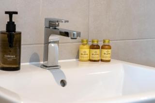 Stylish City Centre 2 Bed with Panoramic Views - 8
