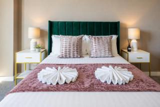 Stylish City Centre 2 Bed with Panoramic Views - 4
