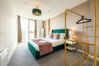 Stylish City Centre 2 Bed with Panoramic Views - 5