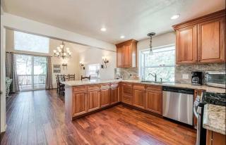 Carriage House Villa Serene 4BR Mountain Escape - 3