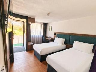 The Crossway Hotel, Coventry South, Part of the AG Collection - 7