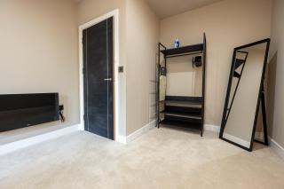 Modern 1 Bed Apt Near Birmingham Airport & NEC - 1