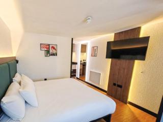 The Crossway Hotel, Coventry South, Part of the AG Collection - 9