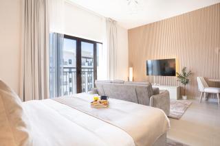 Pristine Yas Island Studio Steps from Ferrari World and Yas Waterworld Yas Golf Collection with Gym Pool Restaurants High Speed Wi-Fi - 8