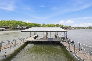 Four Bedroom Lakefront Home with Stunning Lake Views - 8