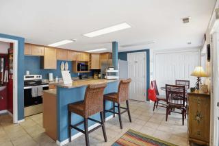 Four Bedroom Lakefront Home with Stunning Lake Views - 1