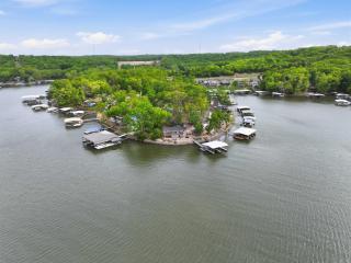 Lakefront Home with Stunning Lake Views - 0